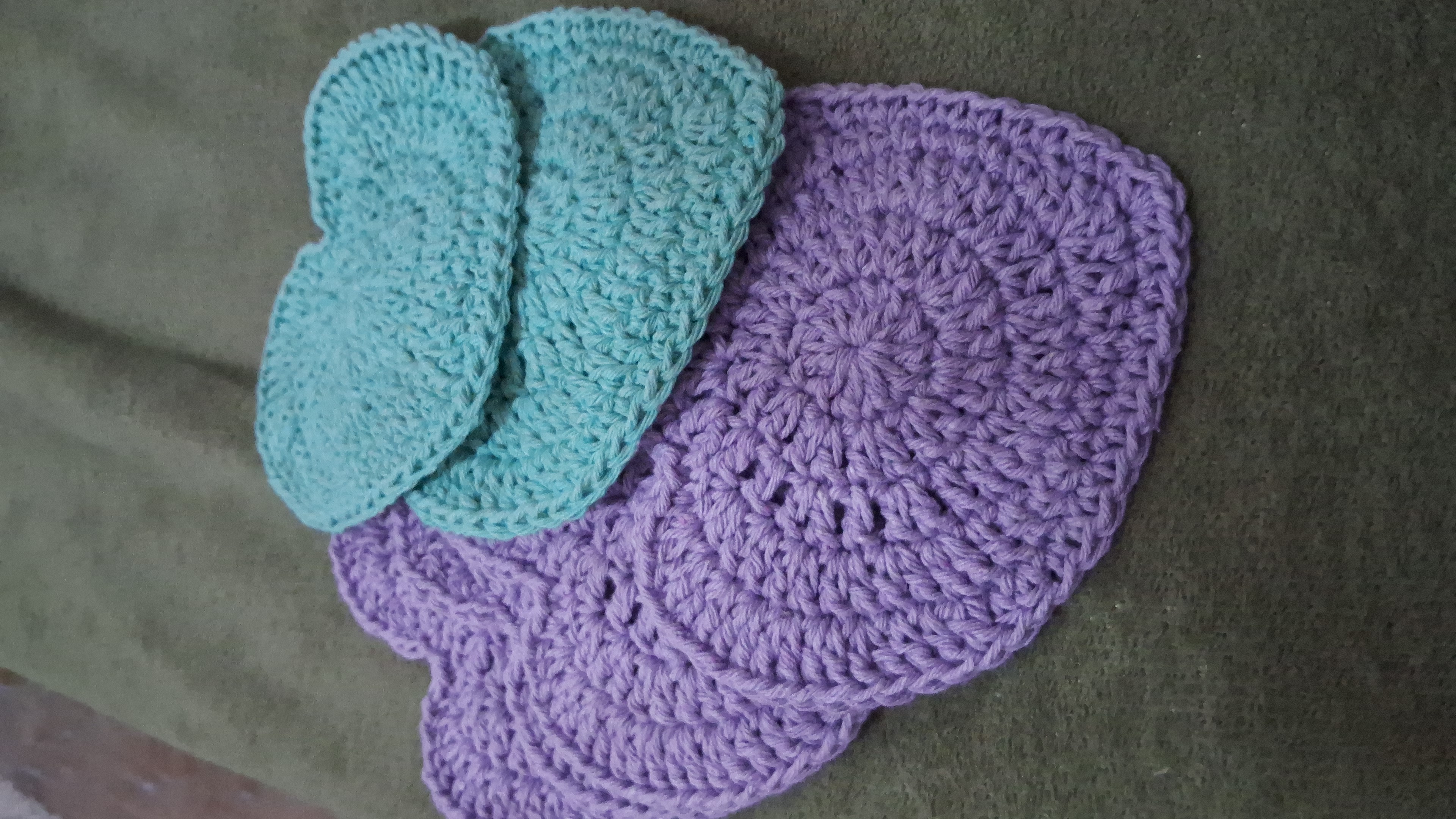 Porta copo em crochê coração 